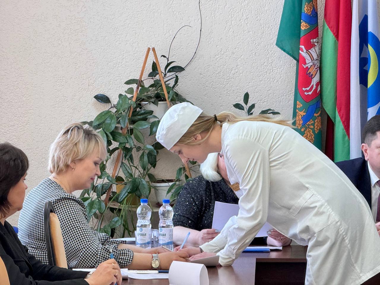 photo 5346318901895172561 y